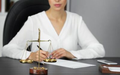 Célia, avocate en droit du travail à Grenoble.